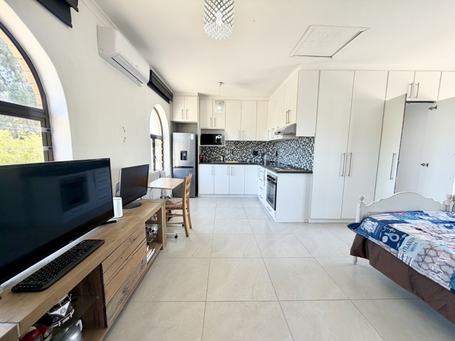 5 Bedroom Property for Sale in Flamingo Vlei Western Cape